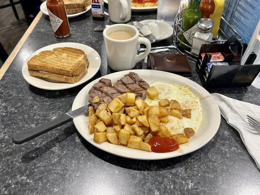 Mr. Mamas Breakfast And Lunch by null