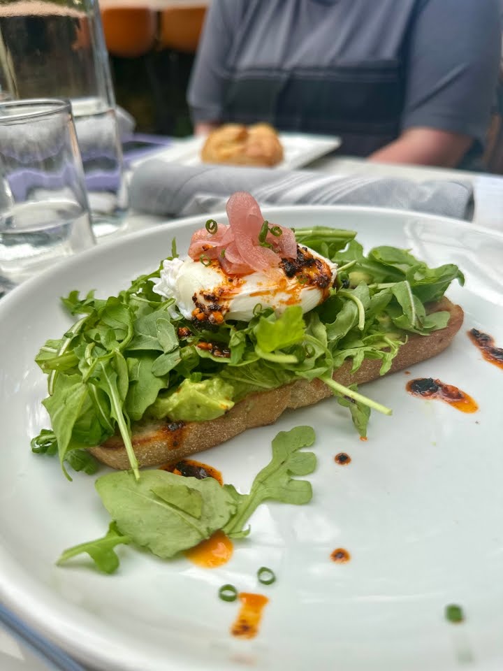 Hillside Farmacy by null