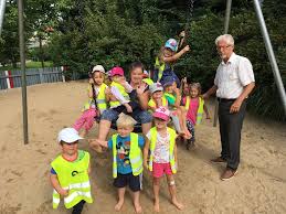 rajce  [[[[deti idnes rajce sleep 1|Šťastná země 19.9.2015 – winnitka – album na Rajčeti