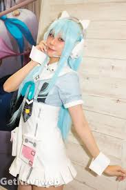 コミケ ノーパン コスプレイヤー|コミケの闇】冬コミでもいい年したおっさん達がローアングルでスカートの中を撮りまくる | やらおん！