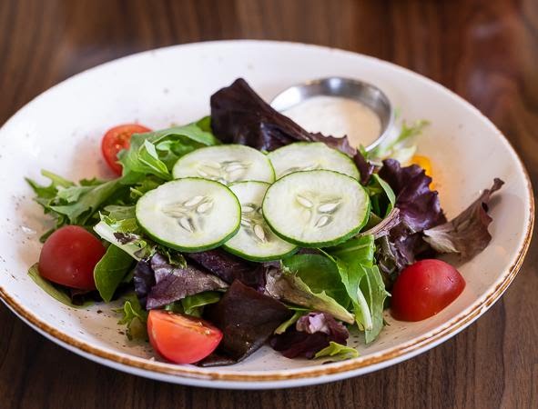 R/10 Social House by null