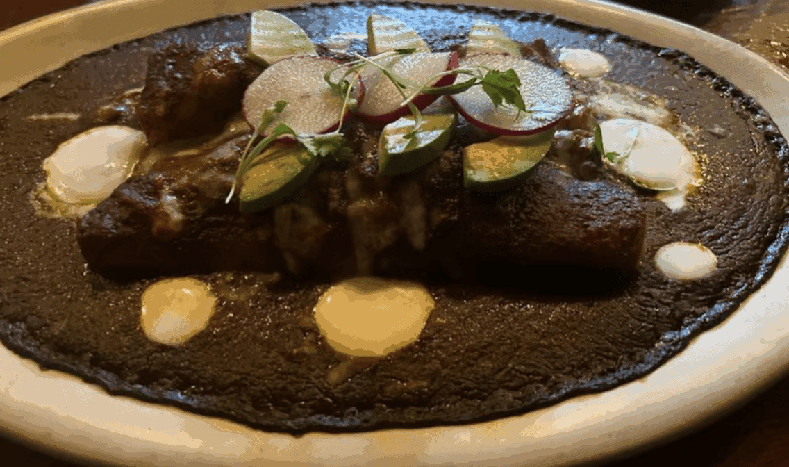 URBANA Mexican Gastronomy & Mixology by null