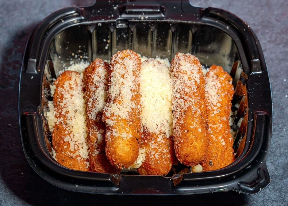 Lockeroom Sports Lounge & Food Truck by null