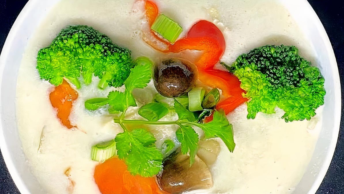 Tuk Tuk Thai Food by null