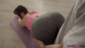 F e a cce e jpg x Mom yoga