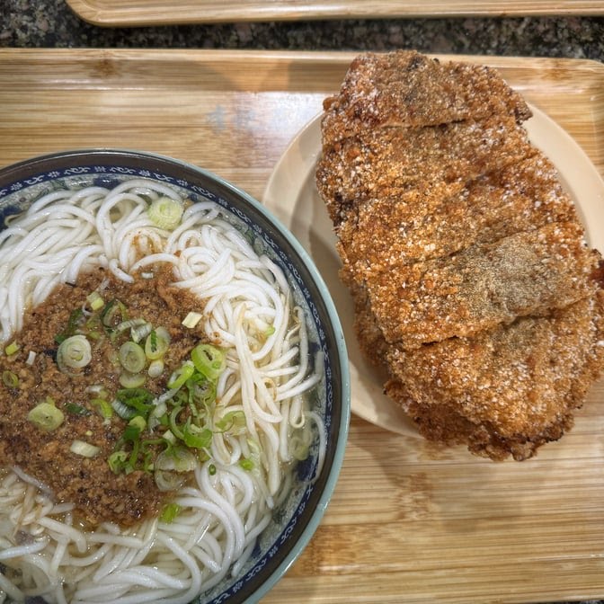 Lee’s Kitchen Noodle & Rice U Dub by null