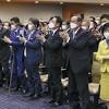 山東議長、ウクライナカラーで登壇「勇気に感動」
