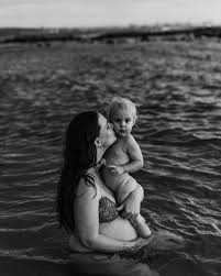 nude with children|042-street-photography-france-paris-old-elderly-young-children-shadows-nude -fineart-300×232