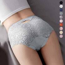 熟女　おばさん　下着|成熟した女性が下着姿でポーズ — ストック写真 © gpointstudio #112264230