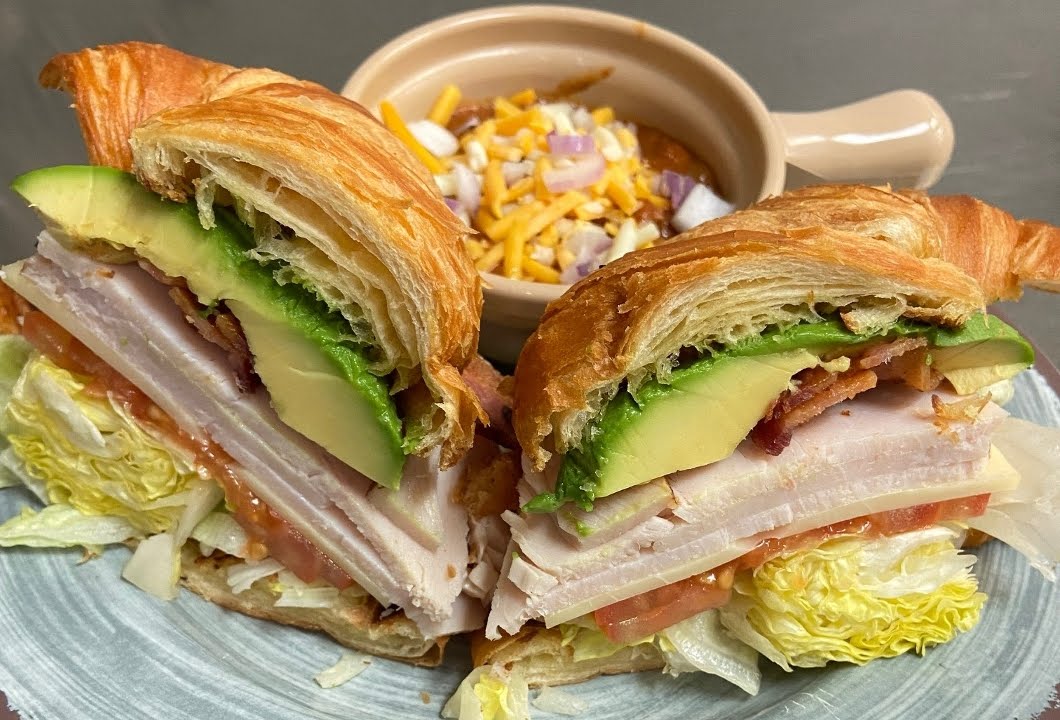 Roundin 3rd Sports Bar & Grill by null