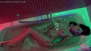 Videos bath tub solo jpg x Bath solo