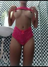 Magrinha amadora exibiu os seios e a bunda tomando banho img jpg x Novinha magrinha perfeita tomando banho