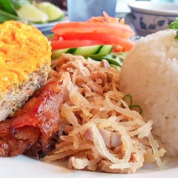 Pho Ca Dao & Grill by null