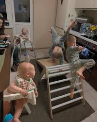 голые маленькие дети|Маленькие Дети, Сидя На Деревянный Пирс В Воде И Наслаждаясь Летний День.  Голые Ноги Мальчик И Девочка. Отпуск У Моря. На Открытом Воздухе. Братьев И  Сестер. Сестра И Брат У Океана. Фотография,