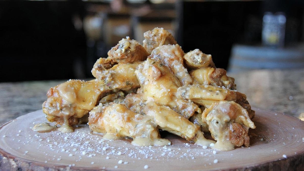 Alondra Hot Wings by null