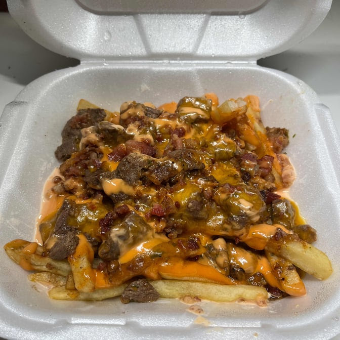 La Isla Del Frappe & Puchunguis Pinchos by null