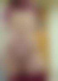 Tバック マンコ|義理の妹がセクシーなtバックのクローズアップで大きなマンコの膨らみを見せている - Pornhub.com