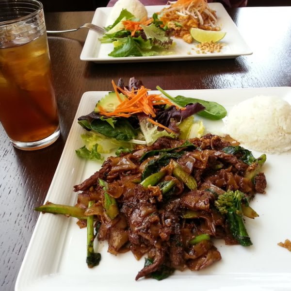 Naree Thai by null