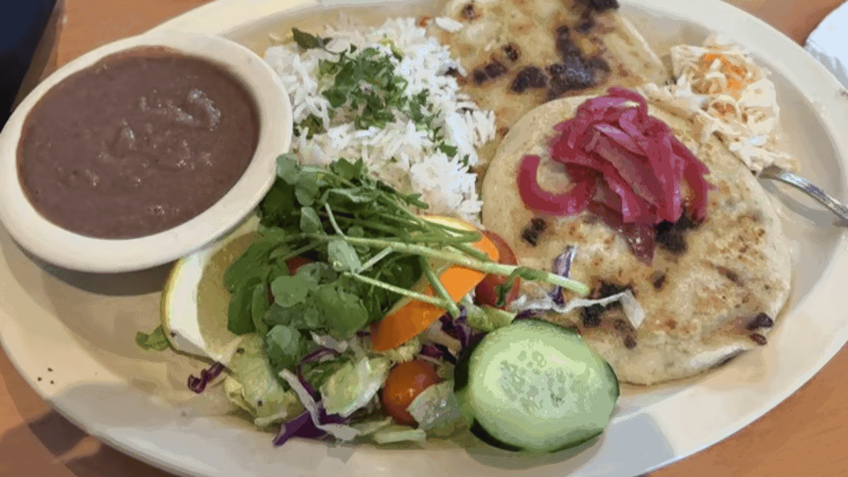 Con Sabor Salvadoreño by null