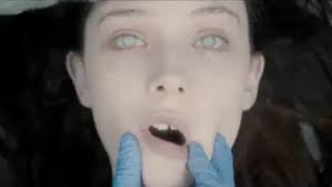 解剖女尸画像|导演安德烈·奥弗雷达尔（Andre Ovredal）将我们带入“简·多伊的尸检”中-iHorror