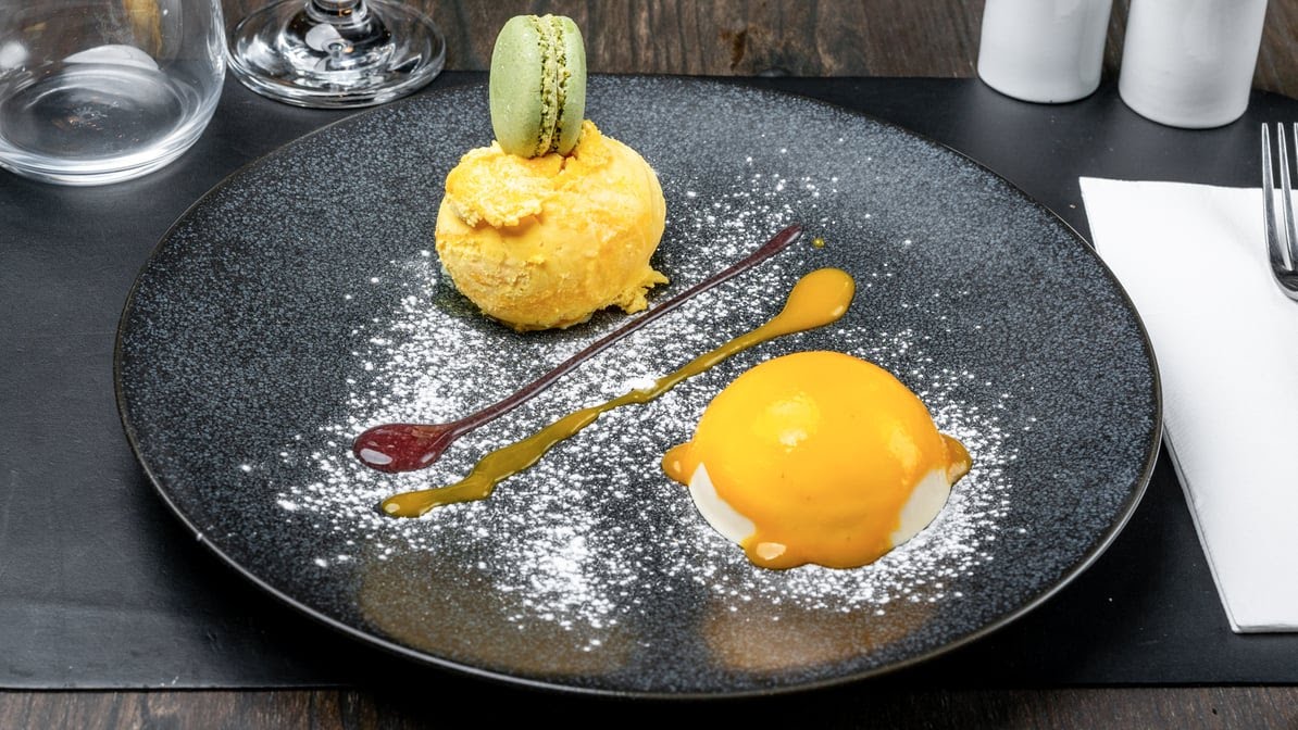 Dejeuner Restaurant & Bar by null