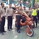 Kendarai 'Vespa Pohon', Warga Jember Ditilang Polantas Bojonegoro - Detikcom (Siaran Pers)