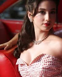 Molly ephraim feet jpg jpg x Molly ephraim sexy