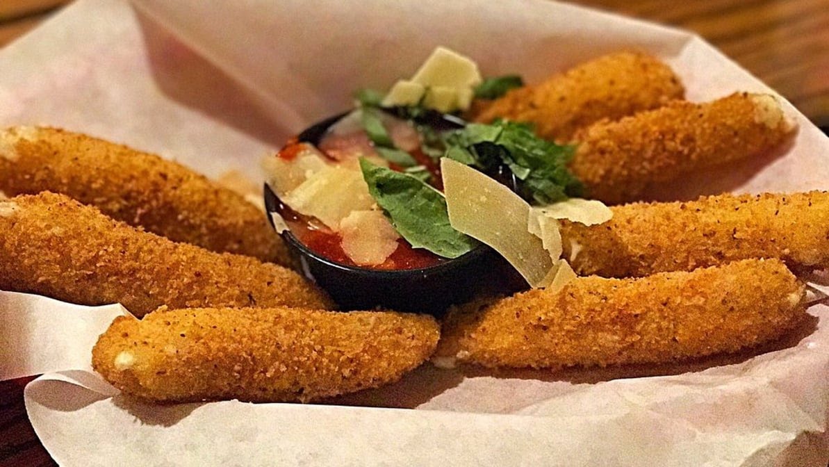 Lefty's Chicago Pizzeria by null