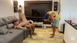 Casada devassa fodendo com vários na frente do corno porno mineiro jpg x Na frente do corno
