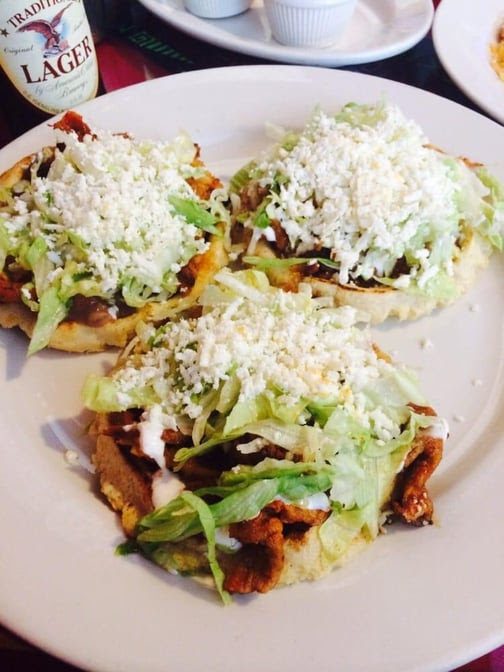 Los Tres Chilitos by null