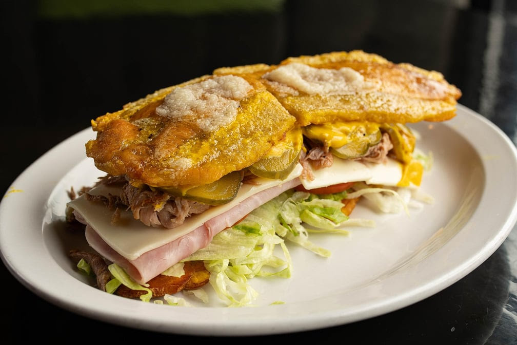 Jibaritos y Más by null