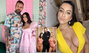 Main qimg a ad dea jpg x Girls do threesome