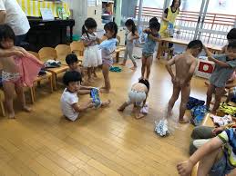 幼児すっぽんぽん|ヒゲ魔人 | 高美台保育園 トピックス