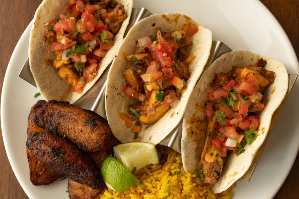 Klassics Kitchen + Cocktails by null