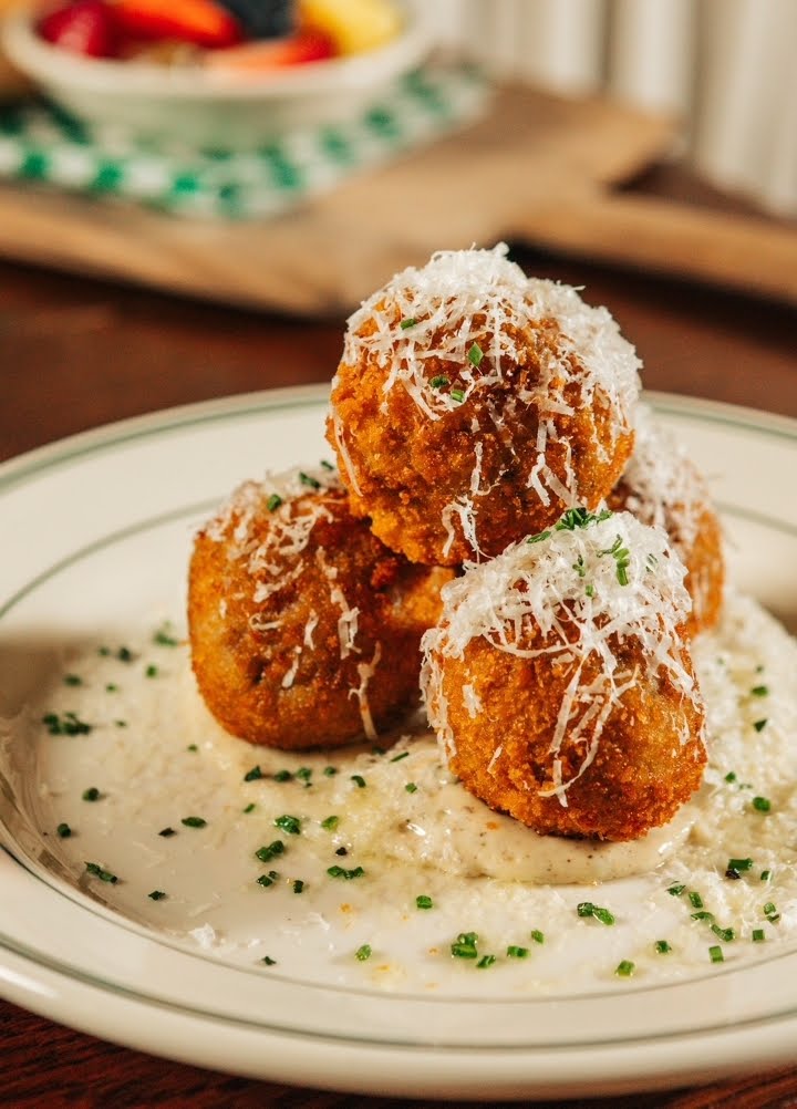 DeNucci's Highland Park by null