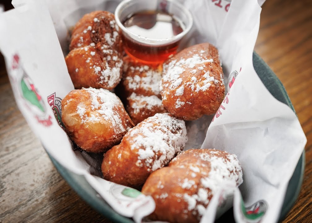 Winking Lizard Peninsula by null