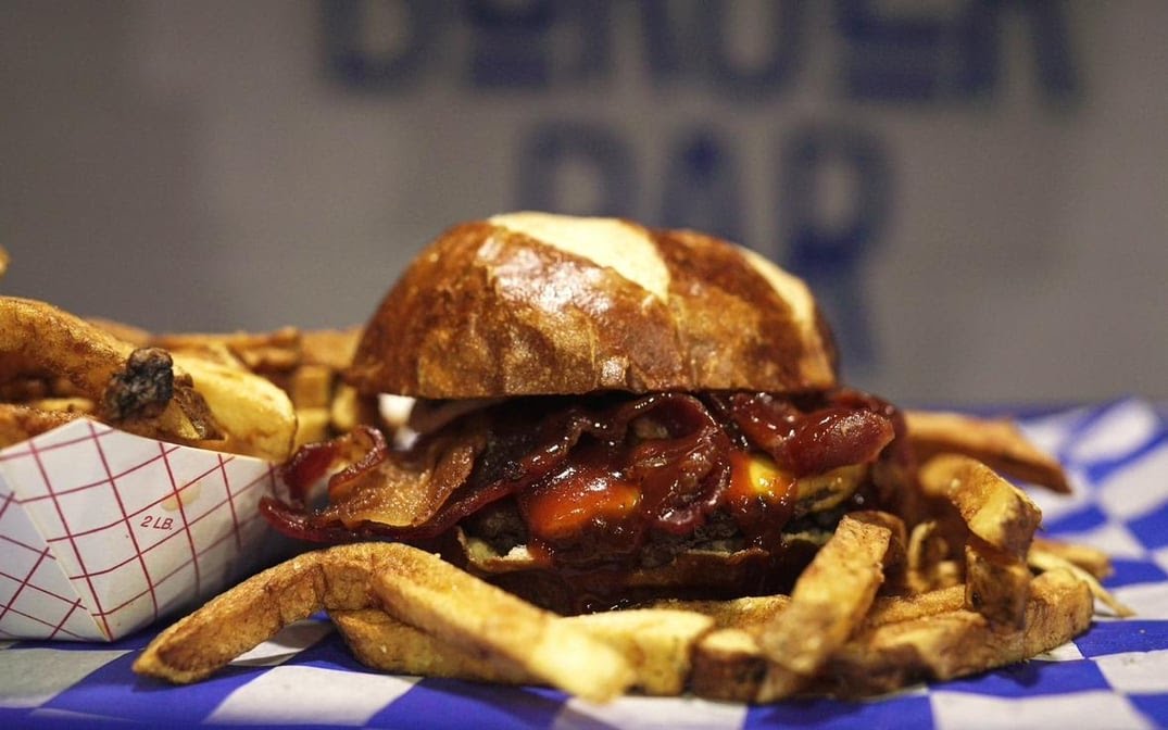 Os Burger Bar by null