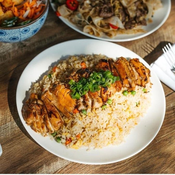 Lee’s Kitchen + Cocktails by null