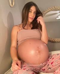 Sexy pregnant babe gets nude jpg x Sexy pregnant