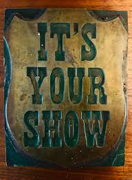 family pissing|スケルトン壁に放尿の写真素材・画像素材 Image 62796836