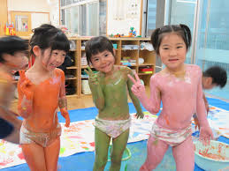 幼稚園ボディーペイント|ぶどう組☆ボディーペイント遊び | 石嶺保育園