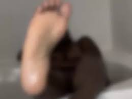 Tlustý zadek eben se svými sexy nohama jpg x Sexy ebony feet