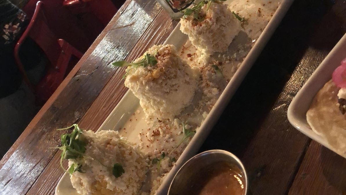 URBANA Mexican Gastronomy & Mixology by null