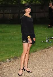 Neve campbell wows in a plunging blazer jpg x Neve campbell sexy