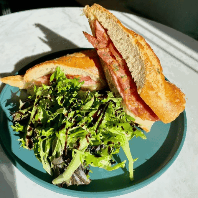 Matines Café by null