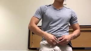 Anh trai giup em gai bot buon jpg x Anh trai