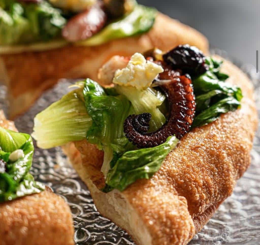 Isabella De Cham Pizza Fritta by null