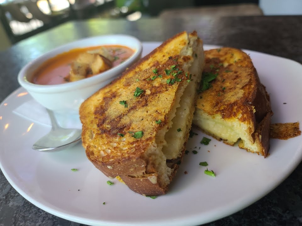 Greenlake Bar & Grill by null