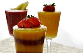 طريقة عمل طبقات عصير المانجا و الفراولة - طريقة اعداد كاسات شراب الفواكه