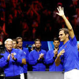 Roger Federer neemt aan de zijde van Rafael Nadal afscheid van het tenniswereldje met een nederlaag